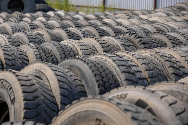 Quels sont les avantages des voitures hybrides face aux modèles traditionnels ?